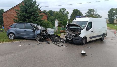 Zderzenie citroena z busem w gminie Chmielnik. Dwóch kierowców w szpitalu