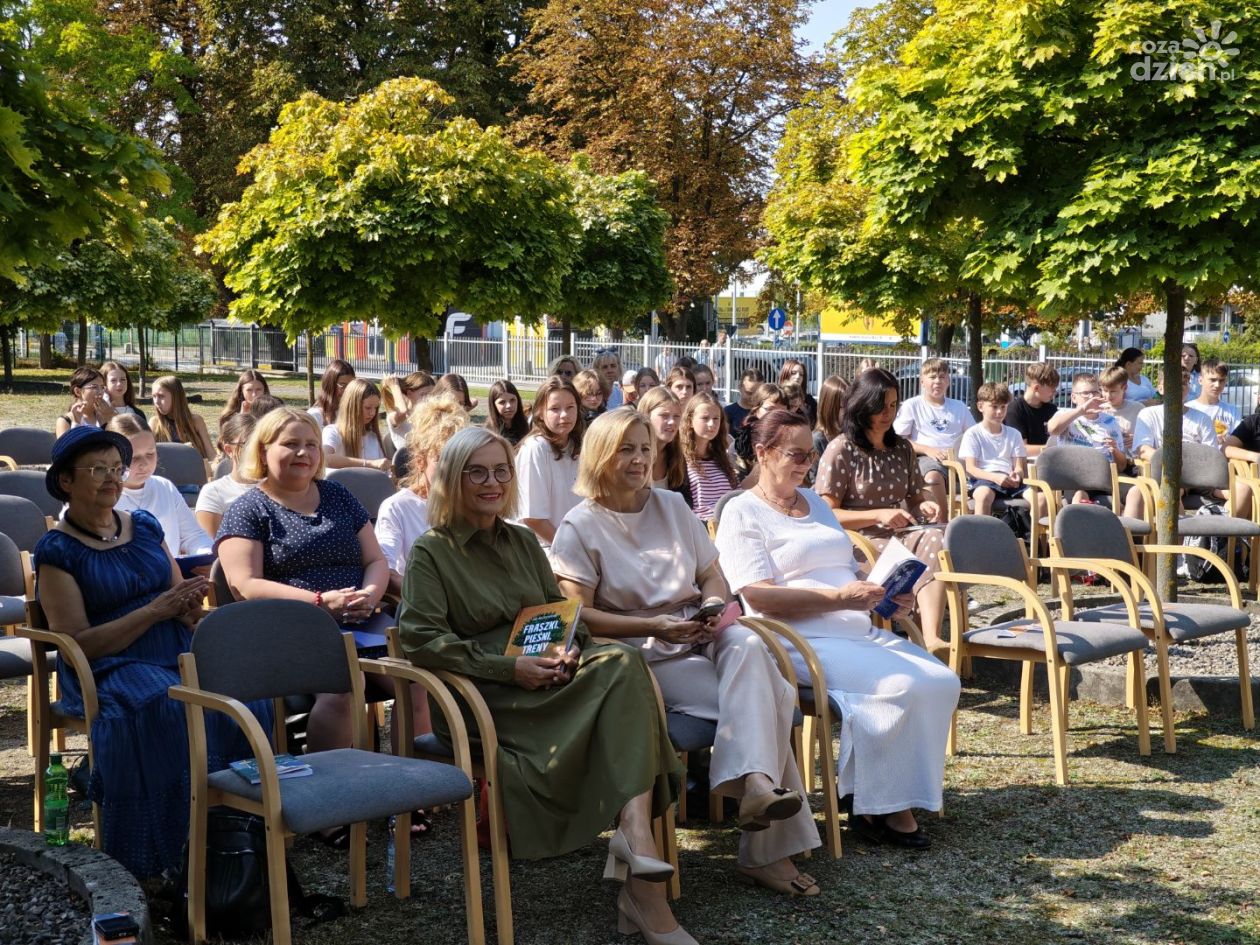 Dzieciaki czytają Kochanowskiego — Narodowe Czytanie 2025 [GALERIA]