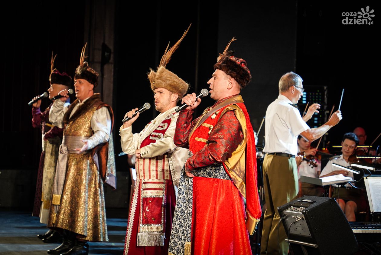 Widowisko pełne szlagierów