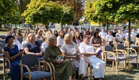 Dzieciaki czytają Kochanowskiego — Narodowe Czytanie 2025 [GALERIA]