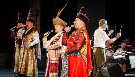 Widowisko pełne szlagierów