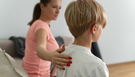 Wady postawy u dzieci – rosnący problem powracającego roku szkolnego