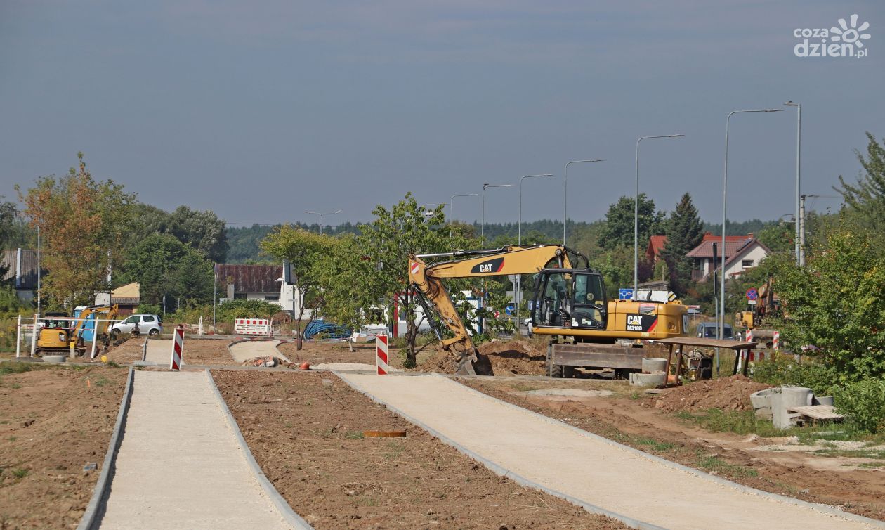 Nowe drogi dla rowerów i pieszych przy al. Szajnowicza-Iwanowa w budowie