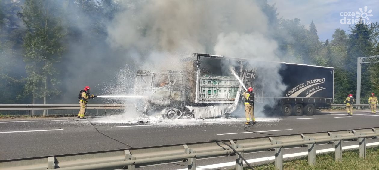 Pożar ciężarówki na S7 pod Barczą