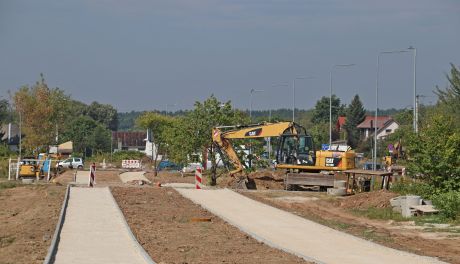 Nowe drogi dla rowerów i pieszych przy al. Szajnowicza-Iwanowa w budowie