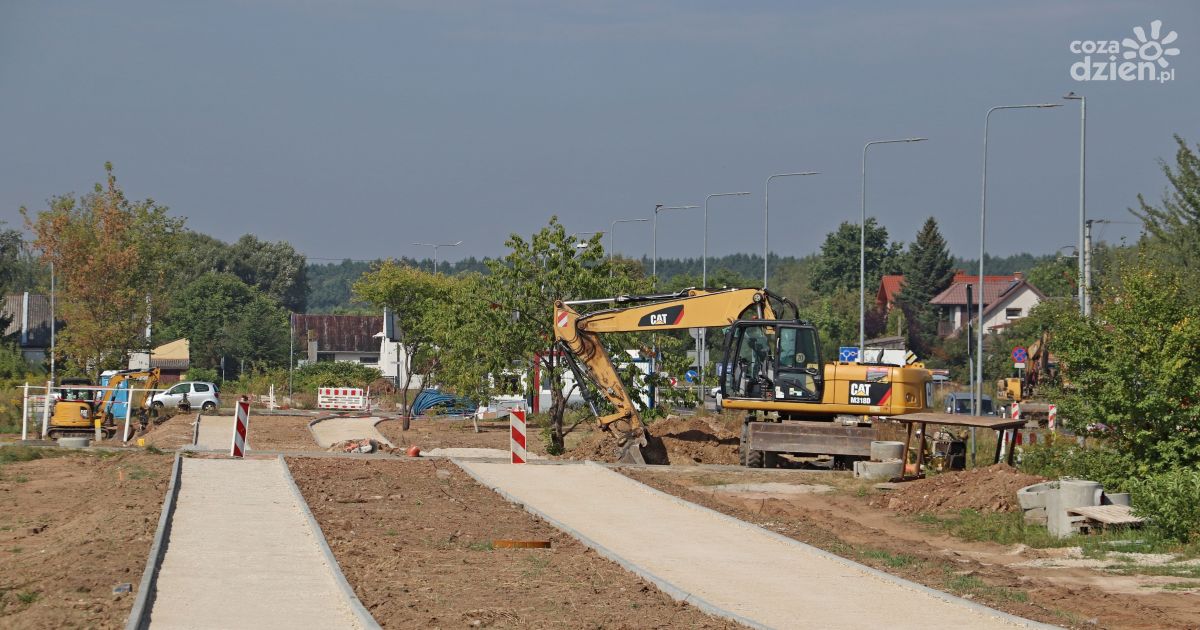 Nowe drogi dla rowerów i pieszych przy al. Szajnowicza-Iwanowa w budowie