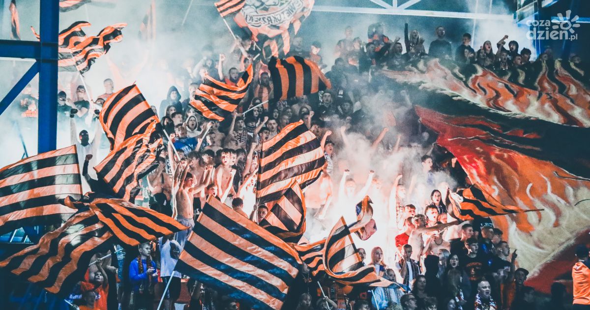 Bezbramkowe derby w Ostrowcu