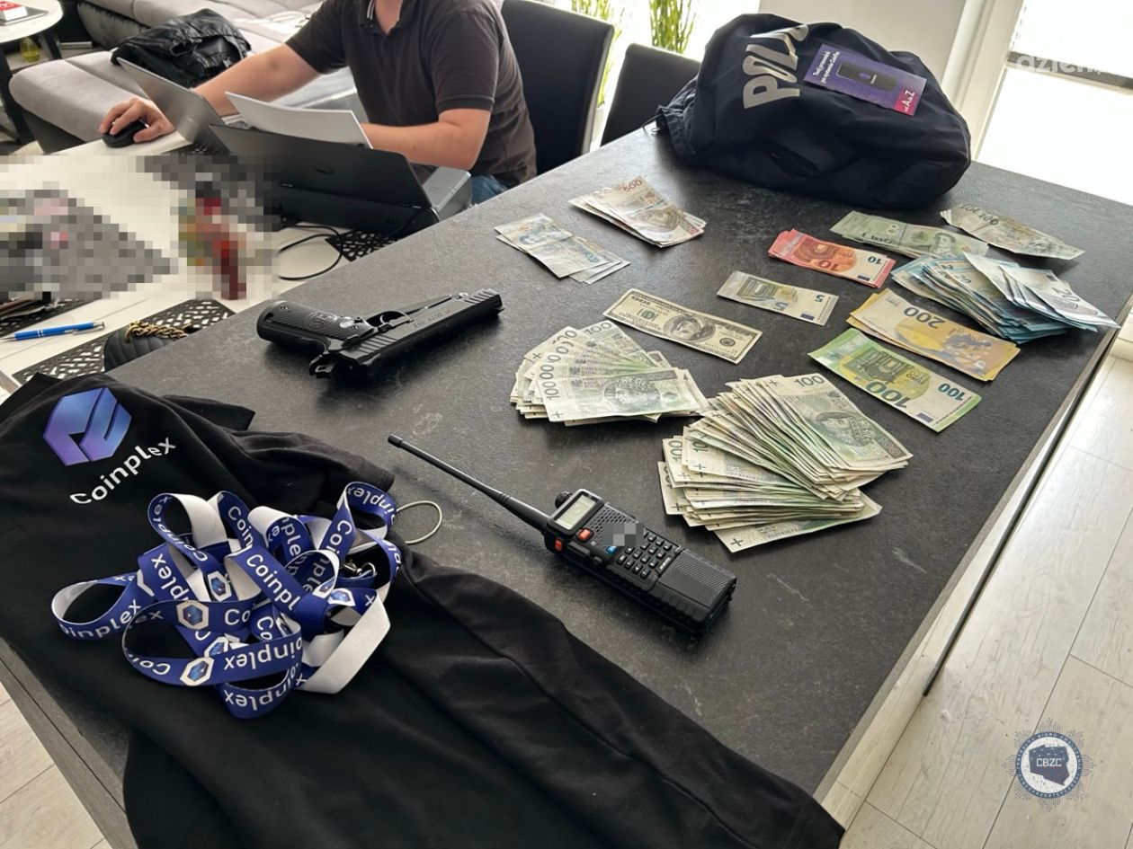 Rozbicie piramidy finansowej CoinPlex – zatrzymano 9 osób