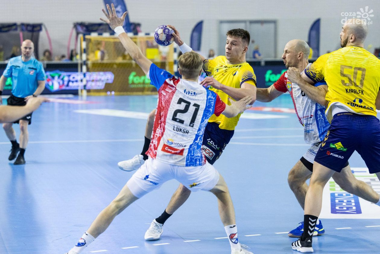 Dwie czerwone kartki w Opolu. Industria z trudnościami pokonuje Gwardię