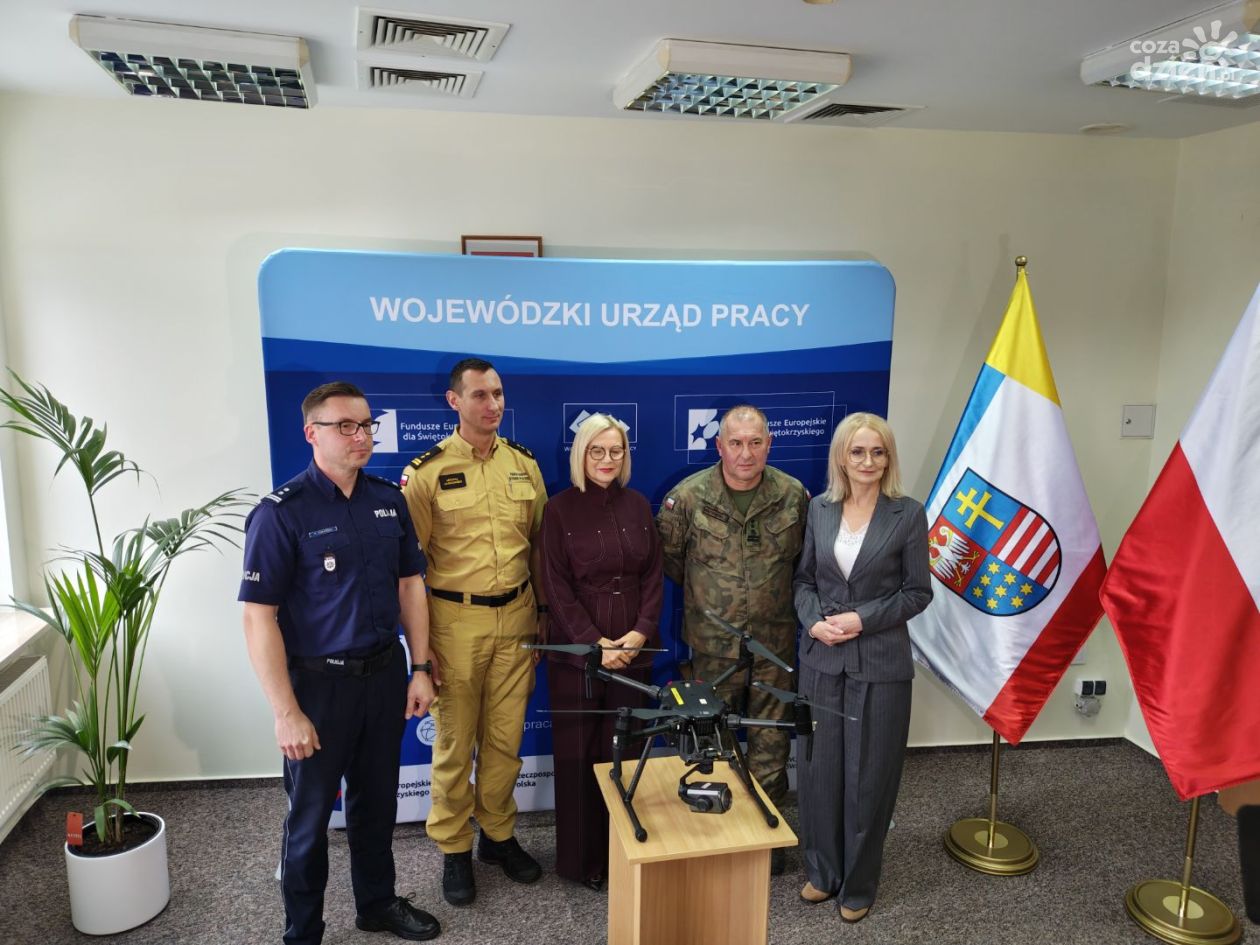 Miliony dla pracowników służb na szkolenia operatorów dronów