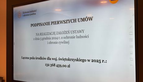 Wojewoda Józef Bryk podpisał pierwsze umowy w ramach Programu Ochrony Ludności i Obrony Cywilnej