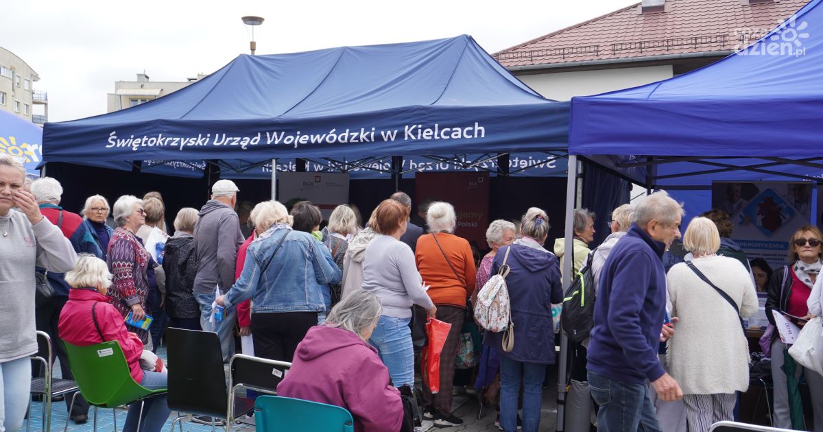 Dzień Zdrowia dla Kieleckiego Seniora przy szpitalu MSWiA w Kielcach [GALERIA]