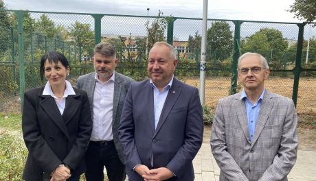 Kort tenisowy na osiedlu Ogrody w budowie