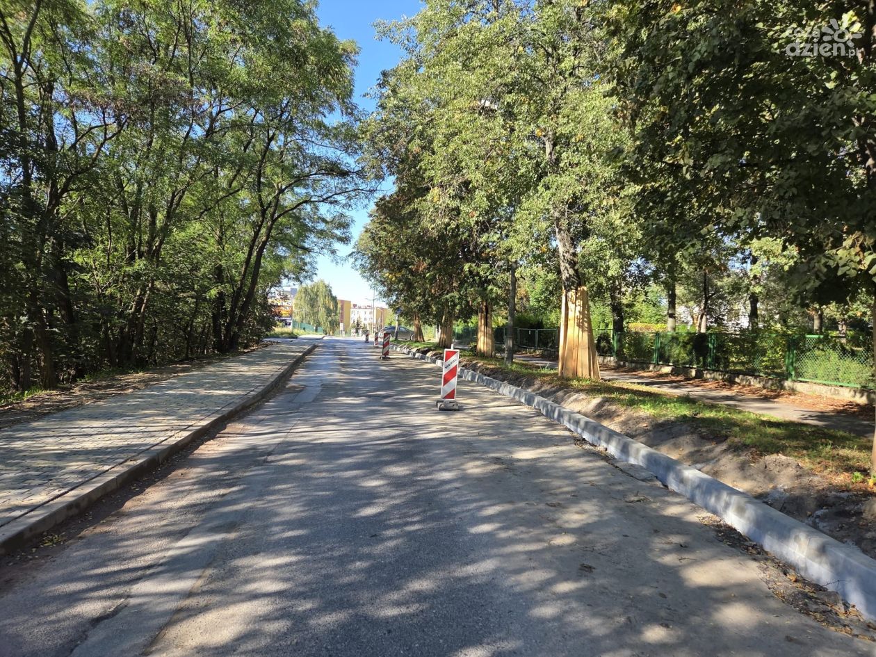 Weekendowe prace na ul. Kołłątaja. Zmiany w kursowaniu autobusów