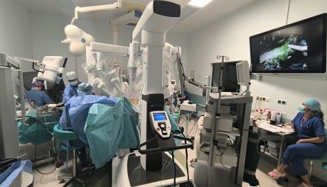 Innowacyjna operacja w ŚCO: robot da Vinci i TEM połączone w jednym zabiegu