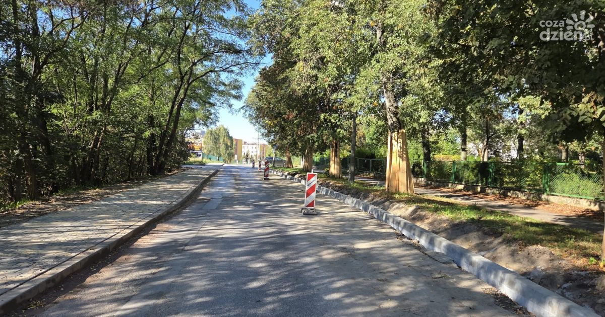 Weekendowe prace na ul. Kołłątaja. Zmiany w kursowaniu autobusów