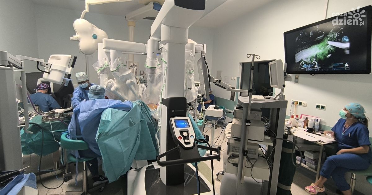 Innowacyjna operacja w ŚCO: robot da Vinci i TEM połączone w jednym zabiegu