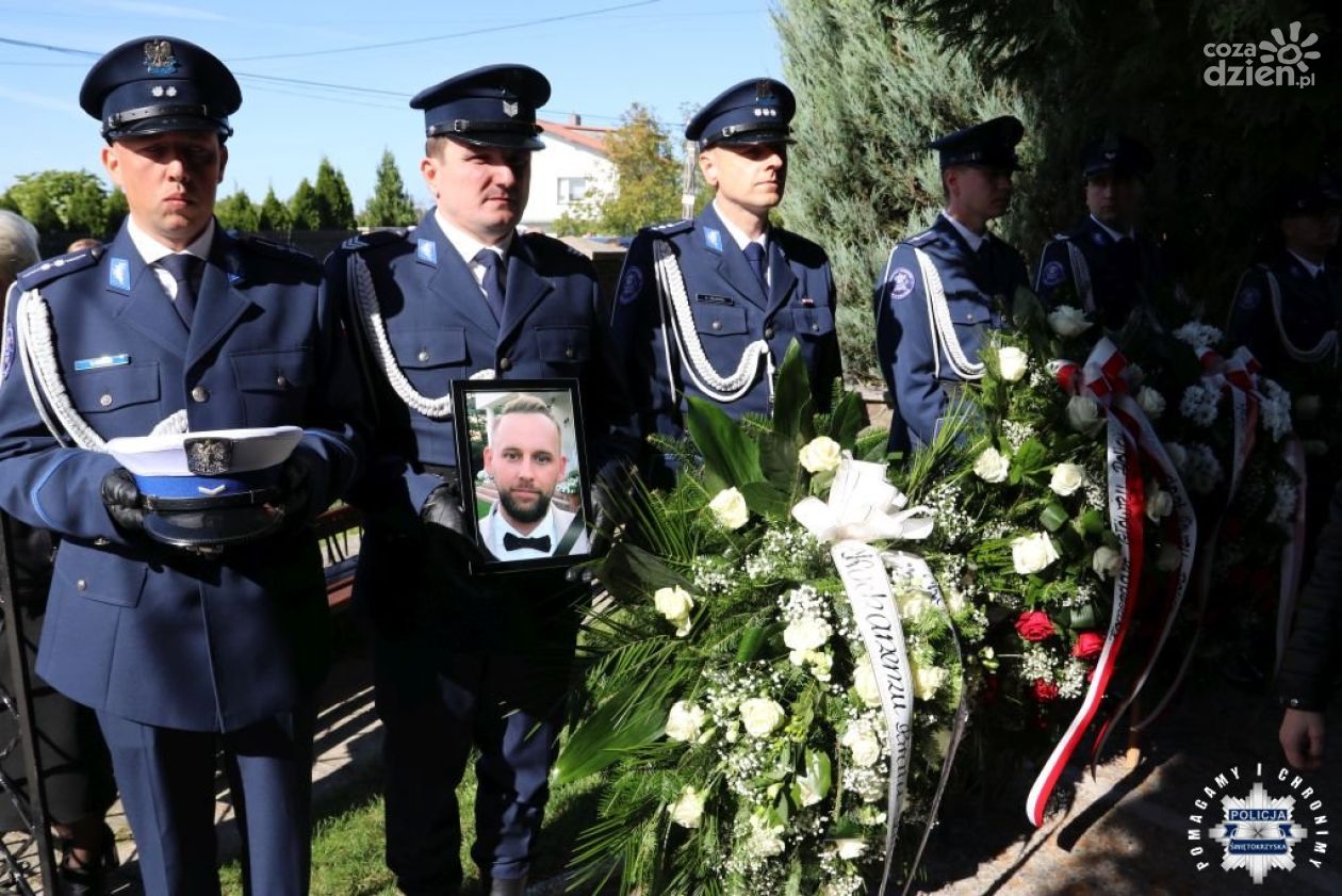 Tłumy pożegnały sierż. Adriana Kumora, policjanta z Kielc