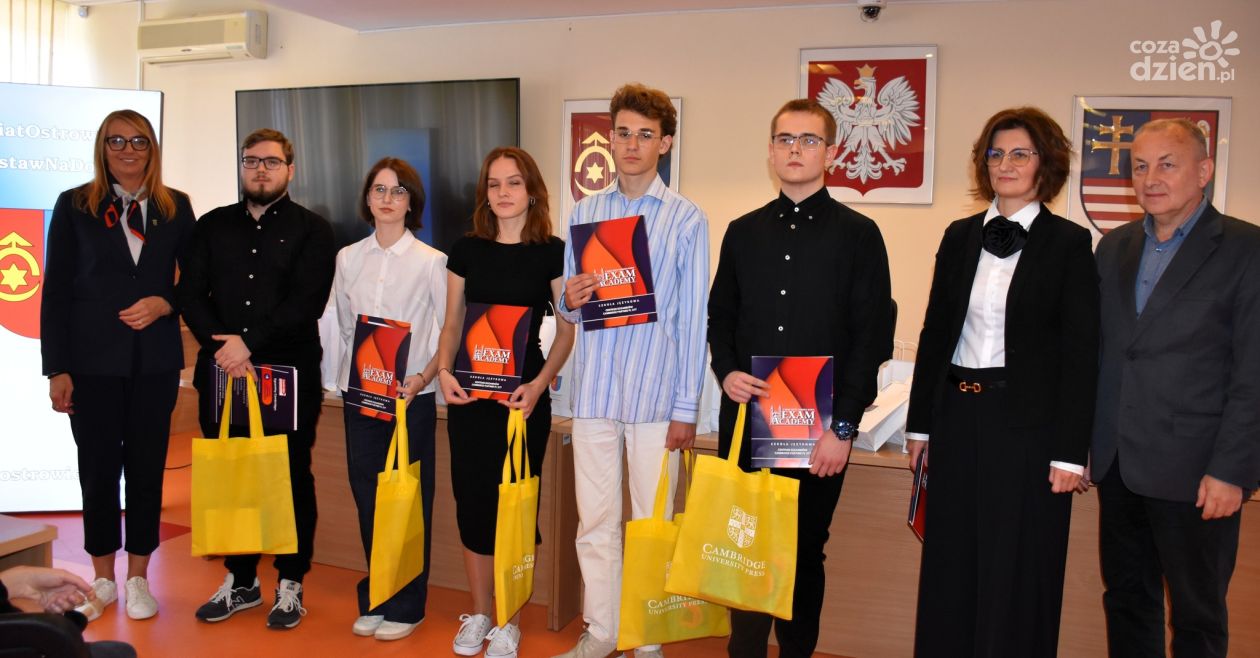 Ostrowieccy uczniowie z certyfikatami językowymi 