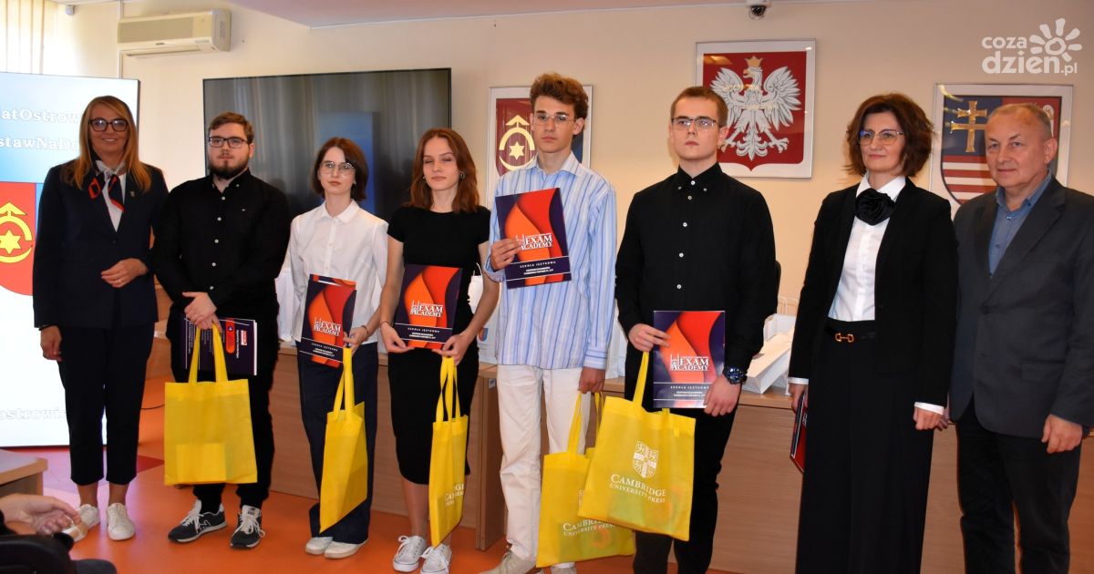 Ostrowieccy uczniowie z certyfikatami językowymi