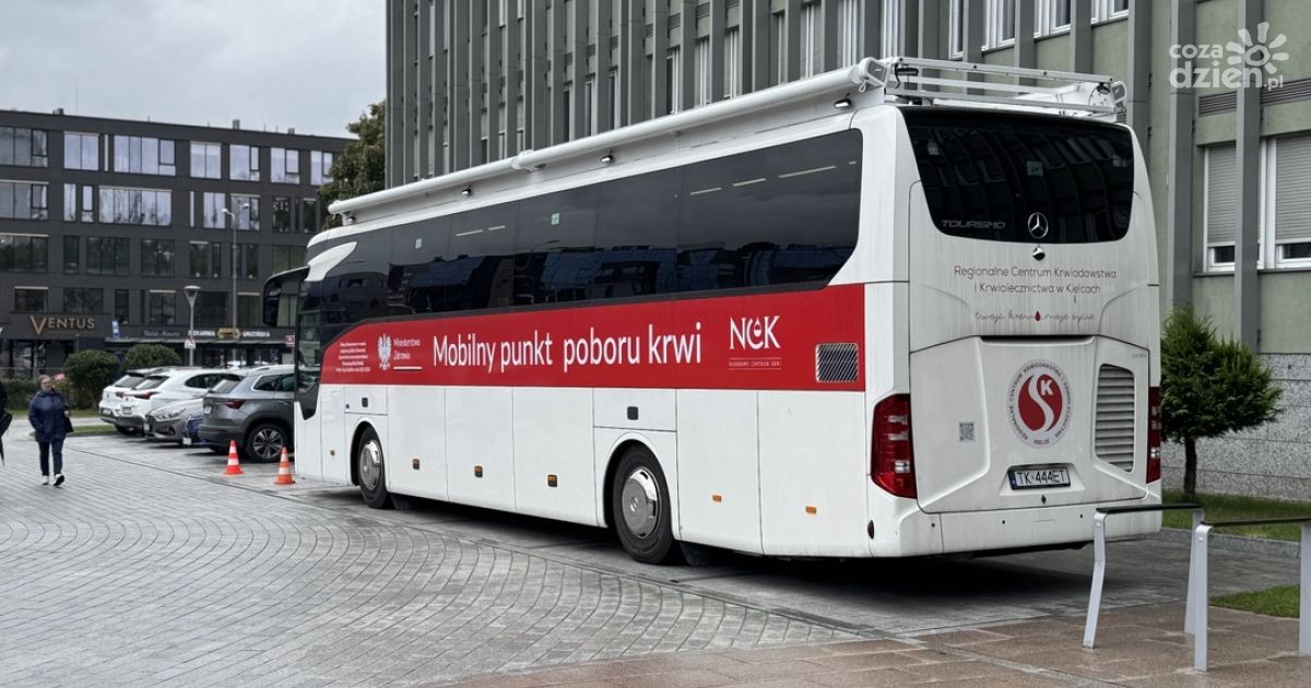 Trwa akcja honorowego krwiodawstwa przed Urzędem Wojewódzkim