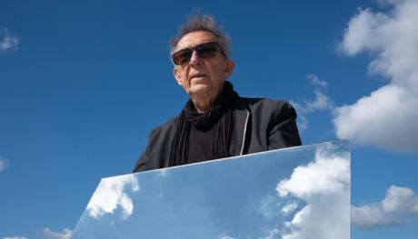 „Niebo pod stopami” – nowa instalacja Marka Cecuły w sercu Kielc