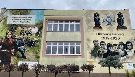 W Ostrowcu Świętokrzyskim odsłonięto mural upamiętniający Orlęta Lwowskie