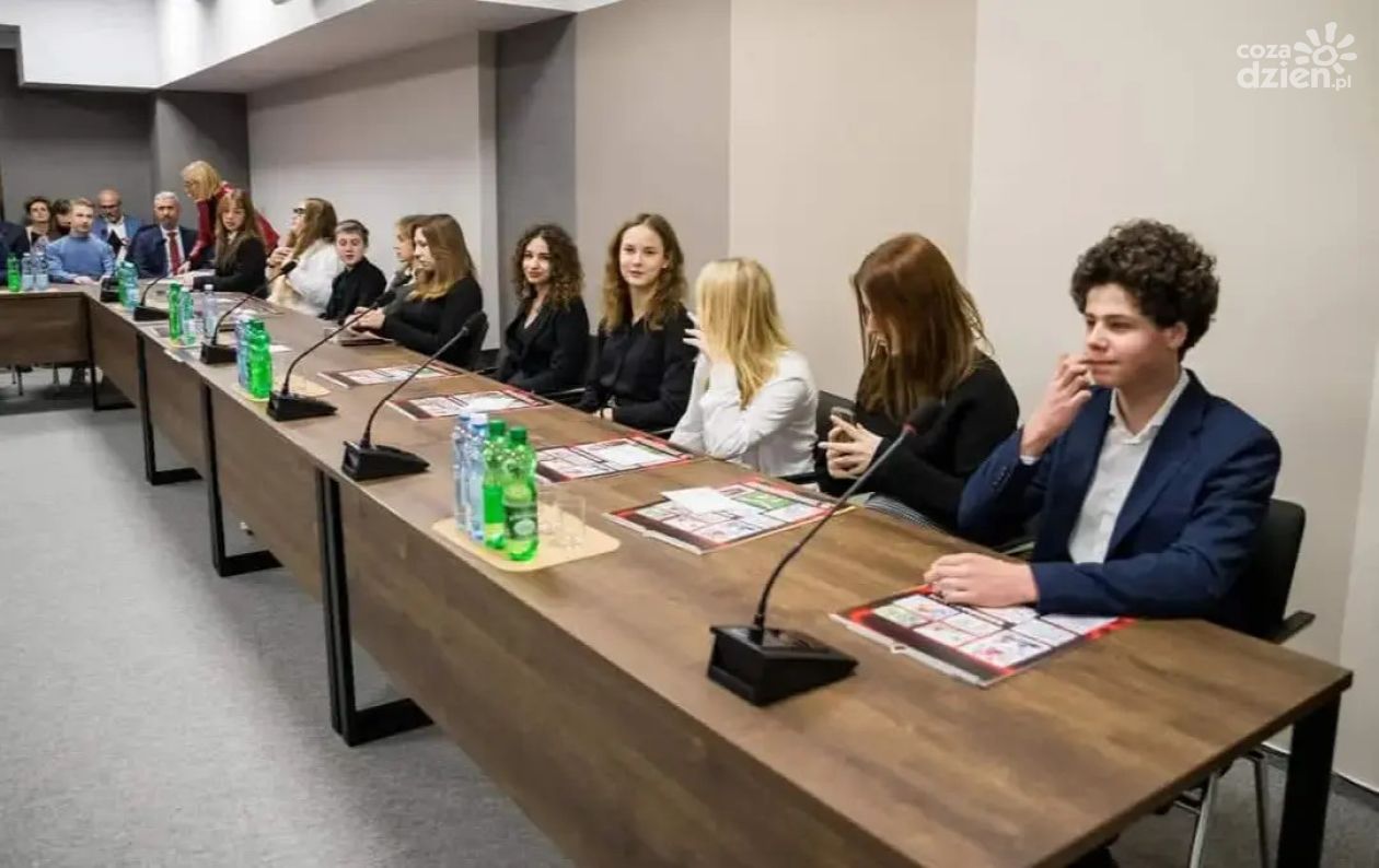 Znamy już kandydatów chętnych do pracy w Młodzieżowej Radzie Ostrowca 