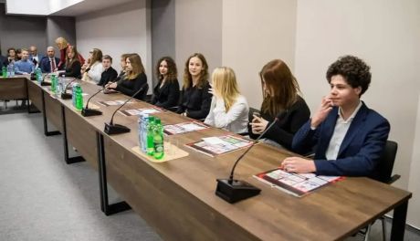 Znamy już kandydatów chętnych do pracy w Młodzieżowej Radzie Ostrowca 