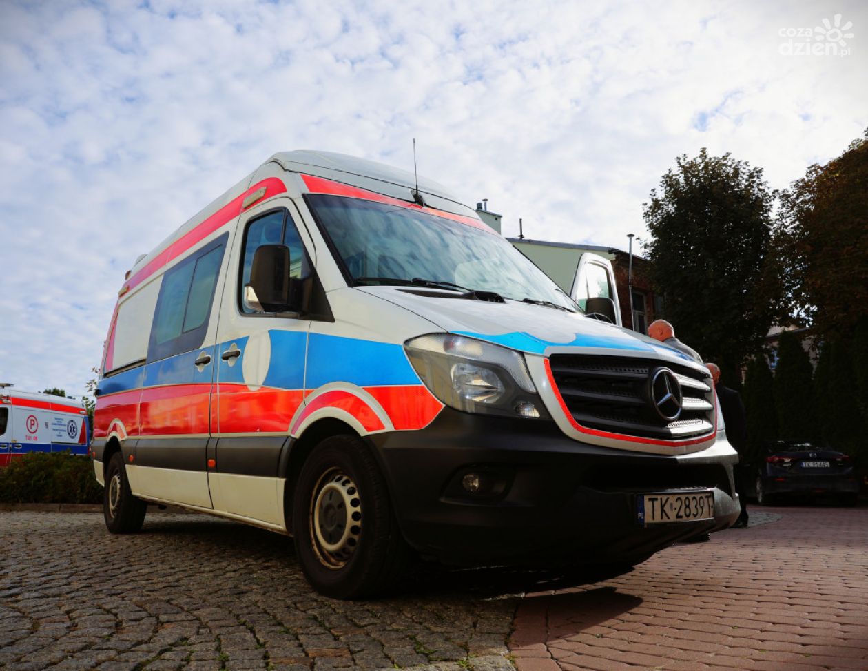 Gmina Raków otrzymała ambulans