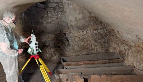 Naukowcy UW dokumentują kryptę Fotygów w Chęcinach