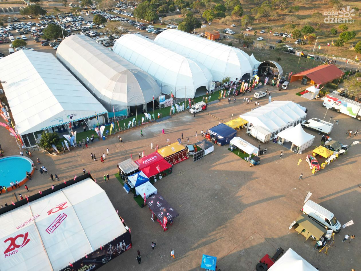 Namioty reklamowe i handlowe – klucz do widoczności Twojej firmy na targach