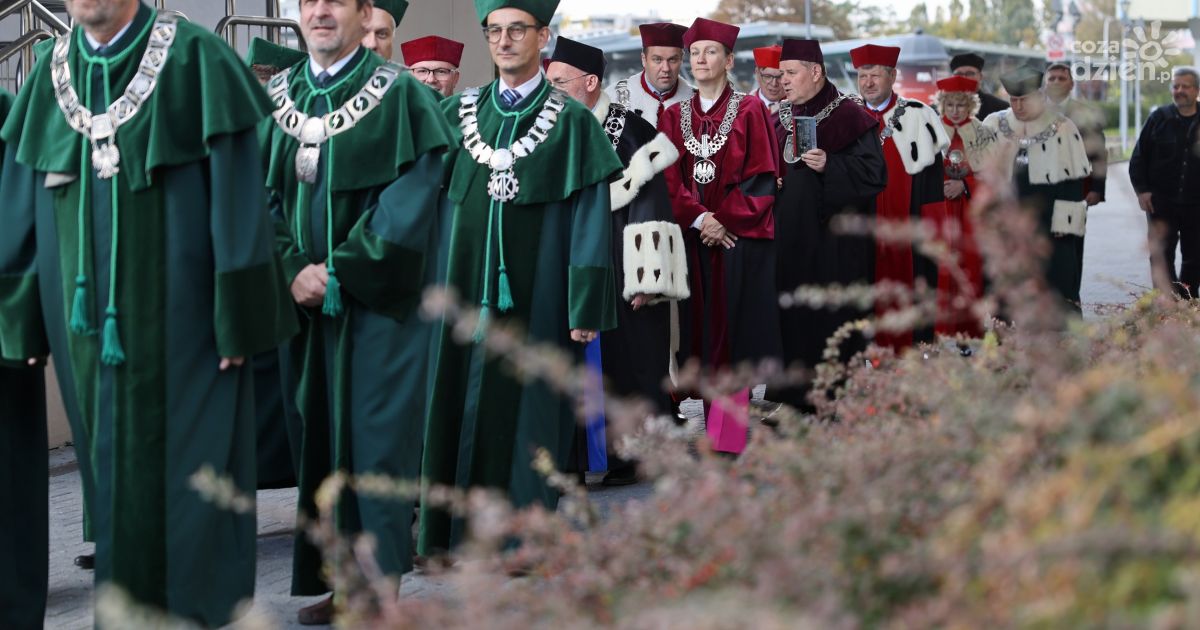 Jak wyglądała inauguracja roku akademickiego na Politechnice Świętokrzyskiej? [GALERIA]