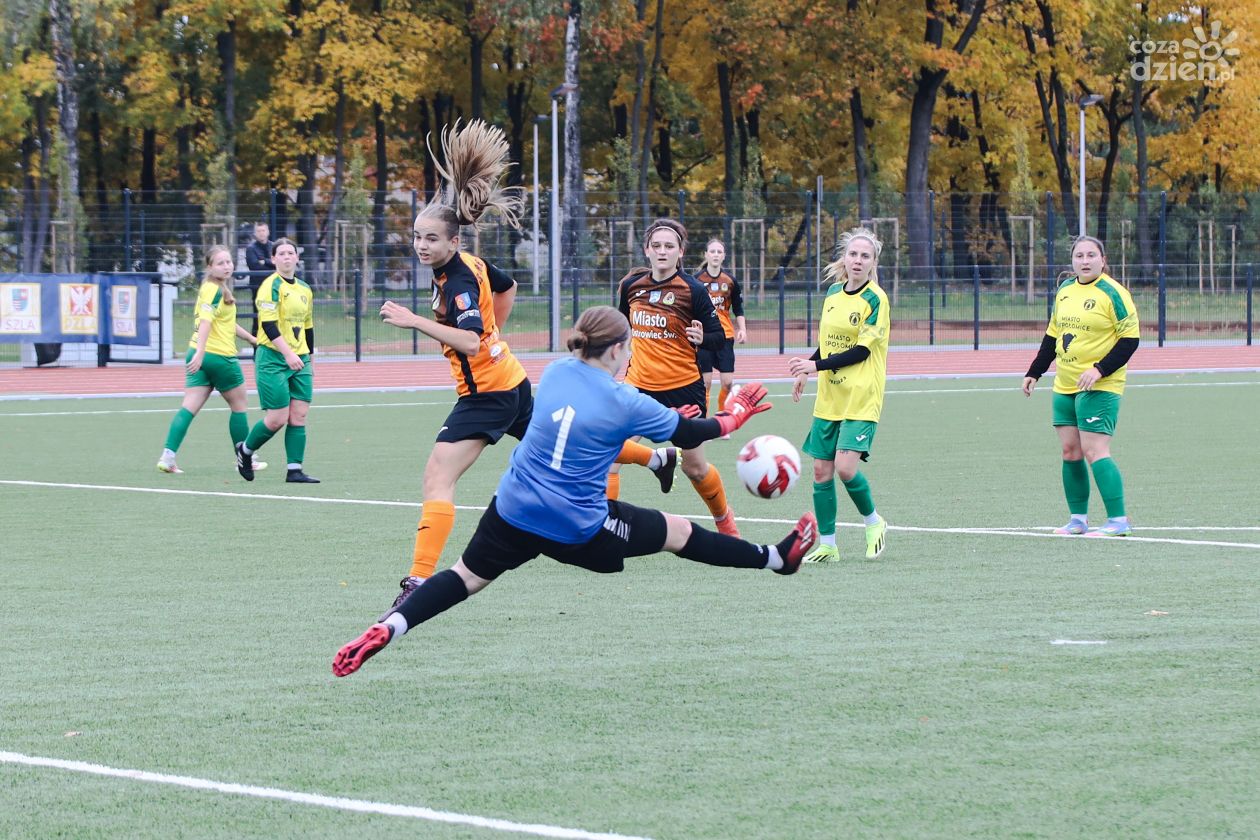  KSZO 1929 Ostrowiec Św. - Puszcza Niepołomice [ZDJĘCIA] III Liga Kobiet w piłce nożnej.