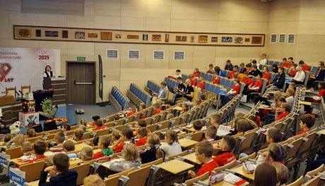 Inauguracja nowego roku akademickiego na Dziecięcej Politechnice Świętokrzyskiej – pełna aula, pełne emocje