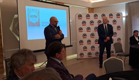 Związkowcy z hutniczej Solidarności w obronie miejsc pracy 