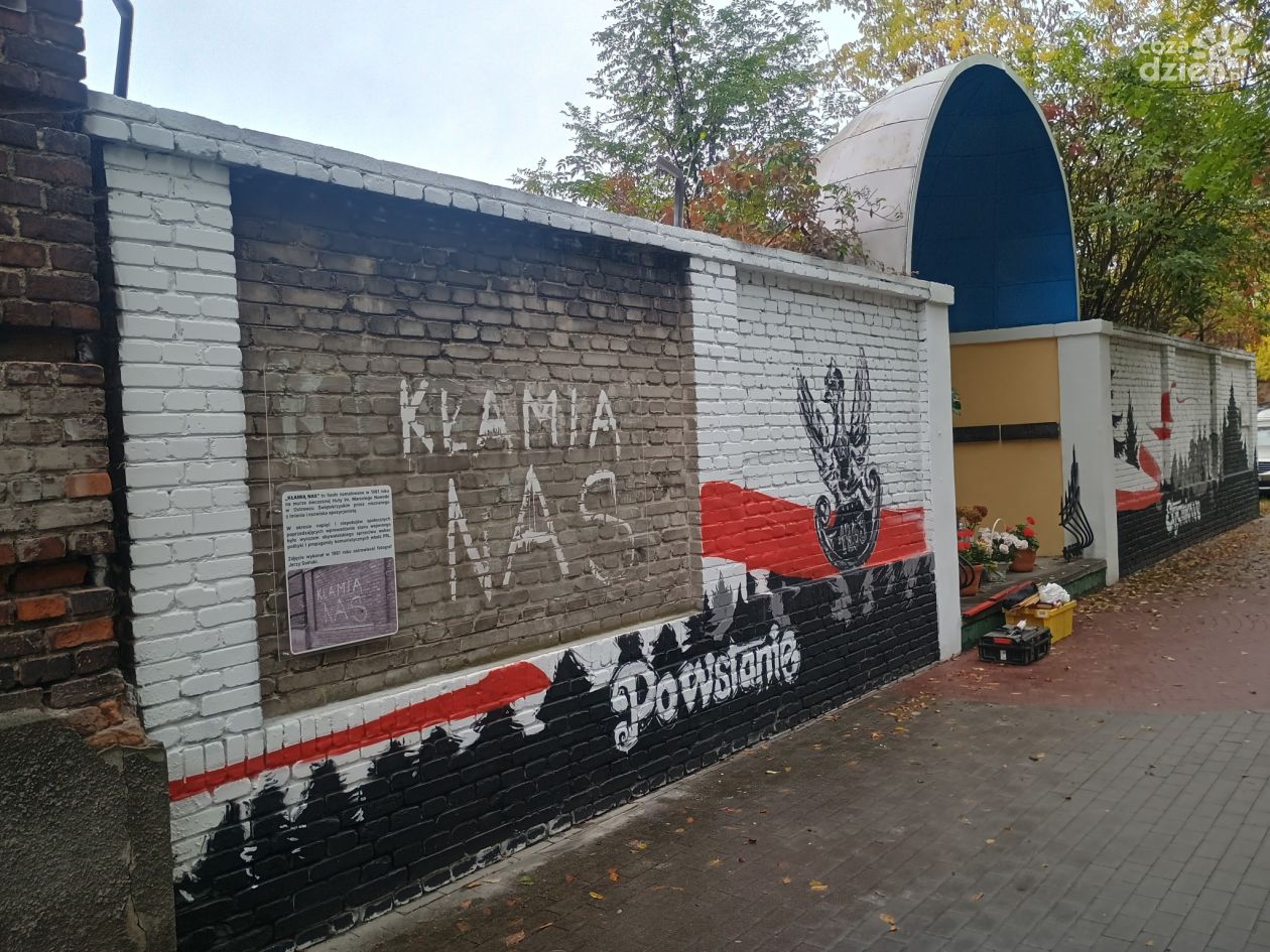 Mural poświęcony powstańcom ozdobił ulicę Traugutta