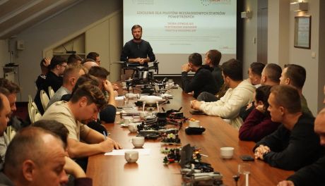 Świętokrzyscy strażacy, policjanci i żołnierze WOT na szkoleniu pilotów dronów (foto)