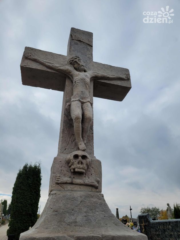 W Opatowie będą zbierać fundusze na ratowanie cmentarnych nagrobków