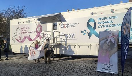 Na ostrowieckim Rynku stanął cytommamobus ŚCO