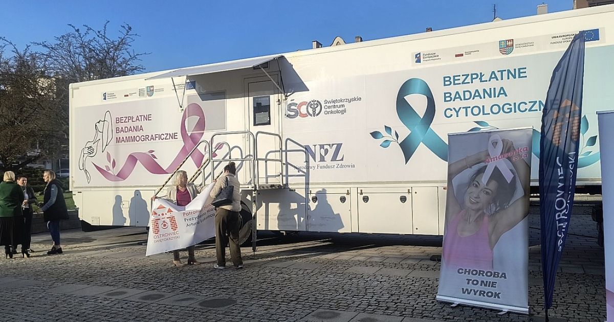 Na ostrowieckim Rynku stanął cytommamobus ŚCO