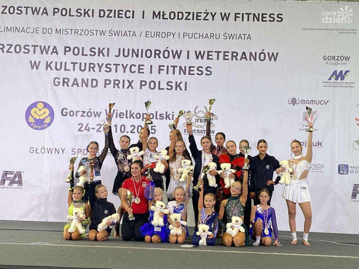Ostrowiecki Klub Sportowy Black & White Drużynowym Mistrzem Polski w Fitness Dzieci i Młodzieży IFBB