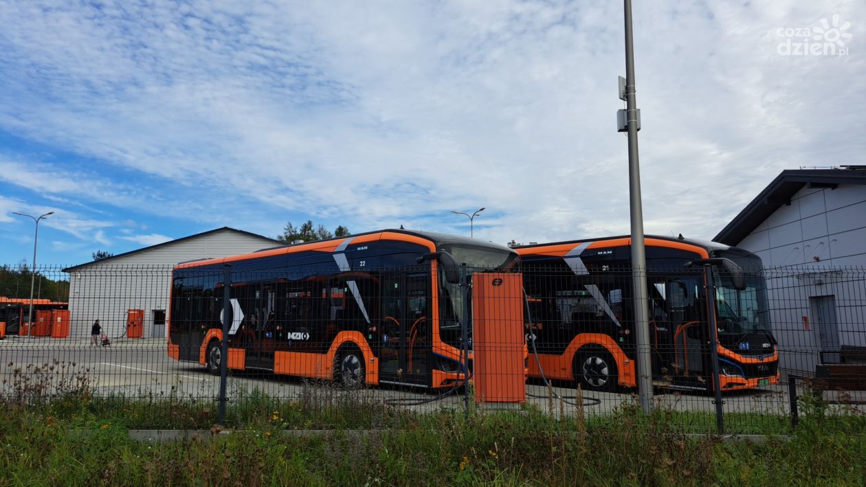 Dodatkowe kursy ostrowieckiego MZK na miejscowe cmentarze 