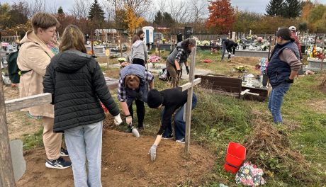 „Każdy zasługuje na pamięć” - wolontariusze uporządkują zapomniane groby