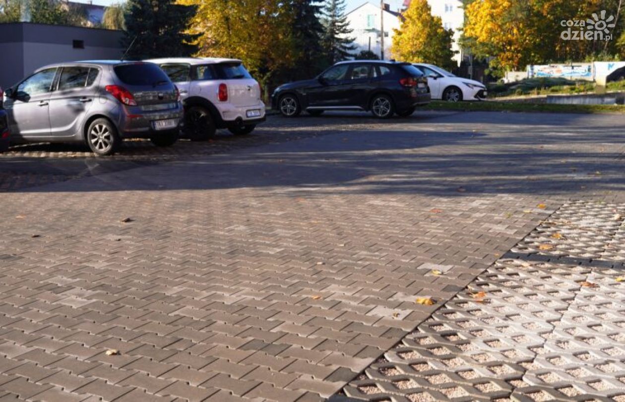 Nowy parking przy ul. Żeromskiego – przykład udanej współpracy miasta z lokalnym przedsiębiorcą