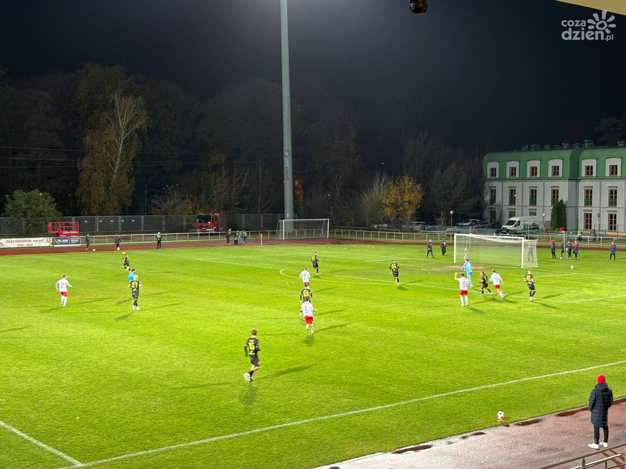 Pruszkowski Znicz zgaszony przed Wszystkimi Świętymi. Korona przechodzi do kolejnej fazy Pucharu Polski