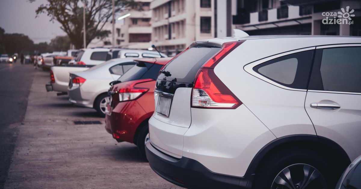 Parkowanie w Kielcach w okresie Wszystkich Świętych – gdzie zostawić samochód?