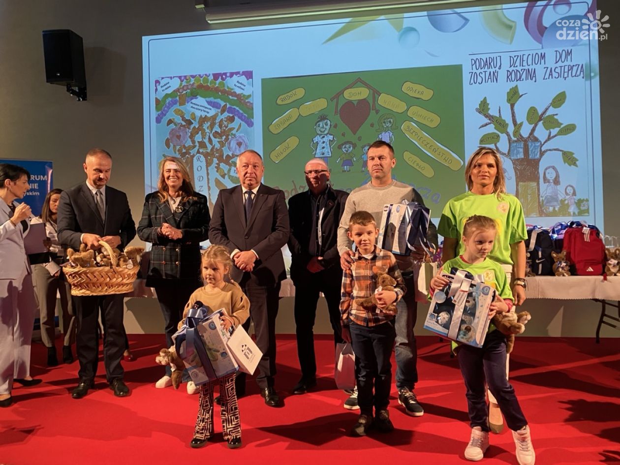 „Daj nadzieję na lepsze jutro” - Ostrowiec Świętokrzyski wspiera rodziny zastępcze