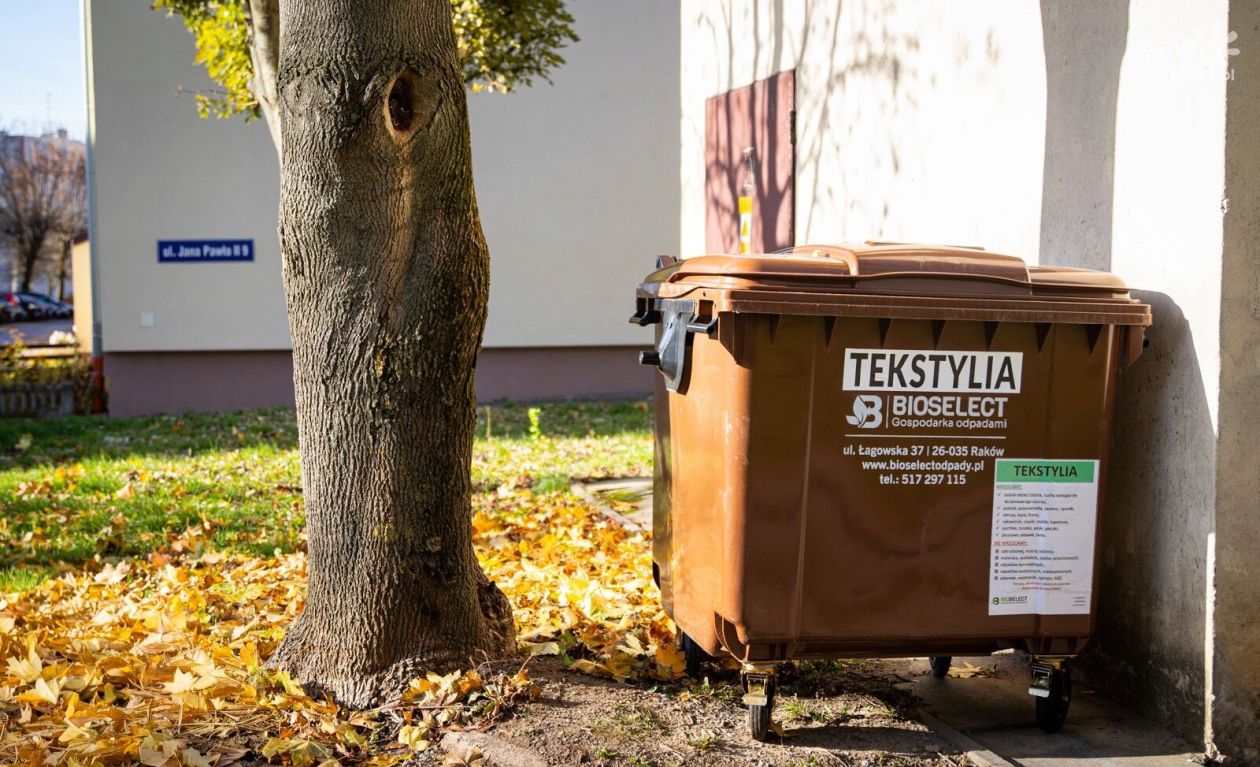 Nowe pojemniki na tekstylia w Staszowie