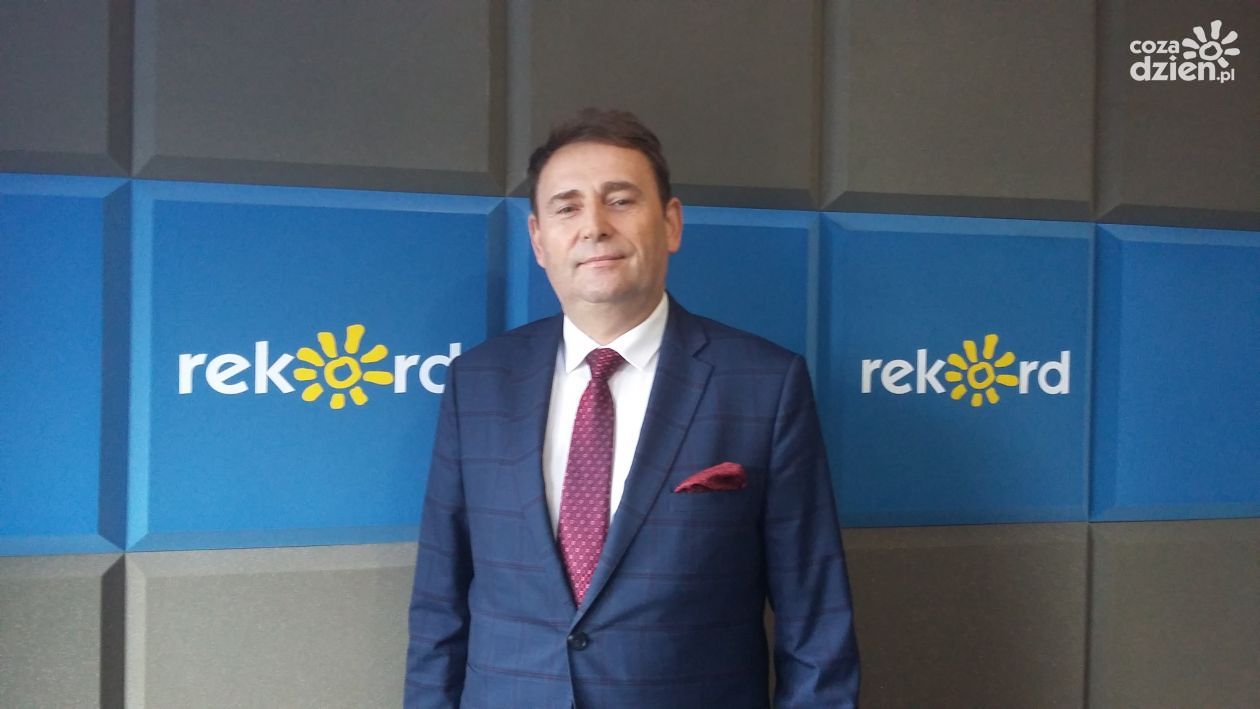 Udało się wyremontować pomnik zasłużonego proboszcza z Koprzywnicy i Ożarowa